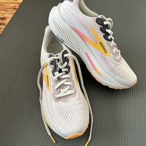 Brooks Ghost 17 Women's Athletic Shoes - White, Pink, and Orange